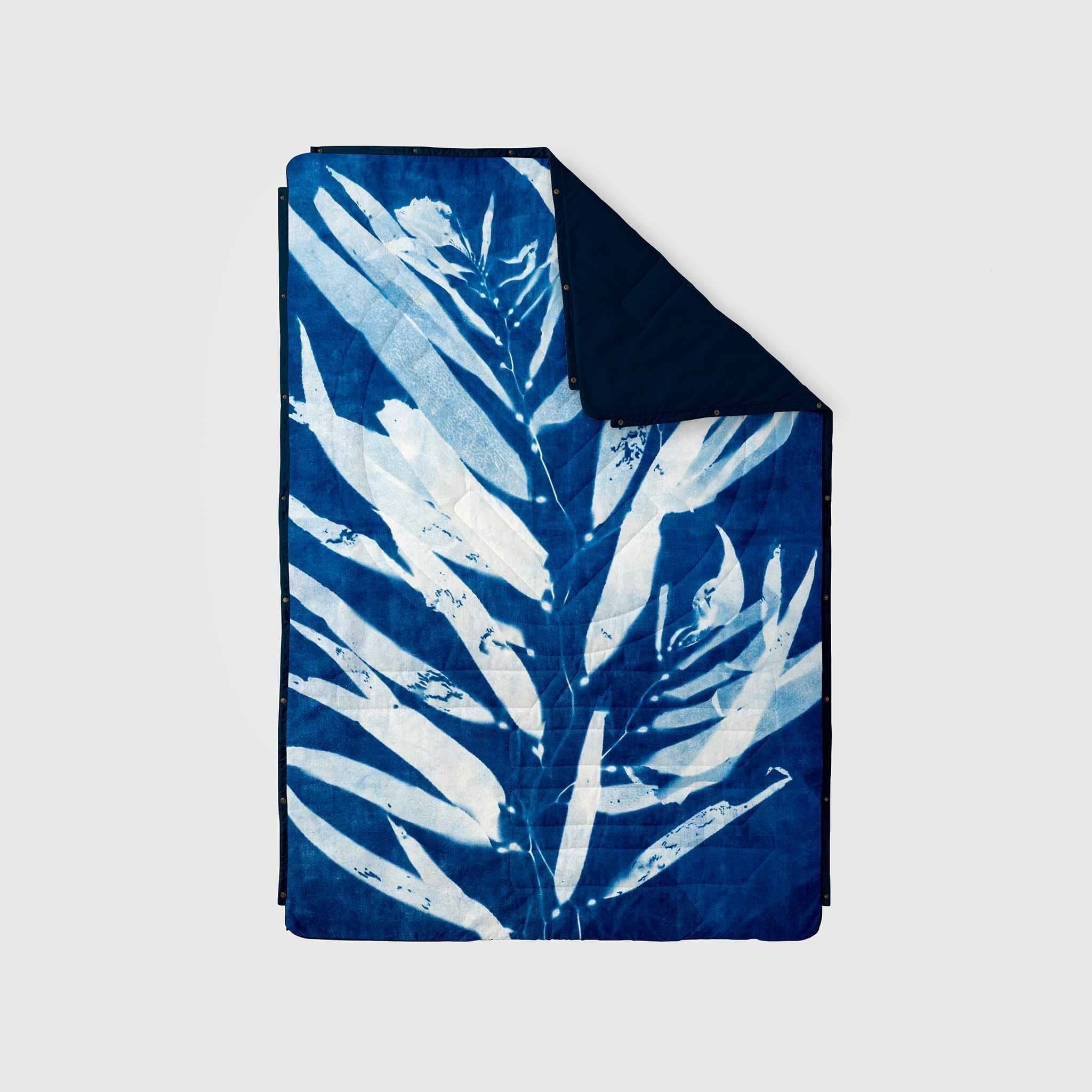 VOITED Insulated, Recycled & Versatile Outdoor Throw Blanket Day