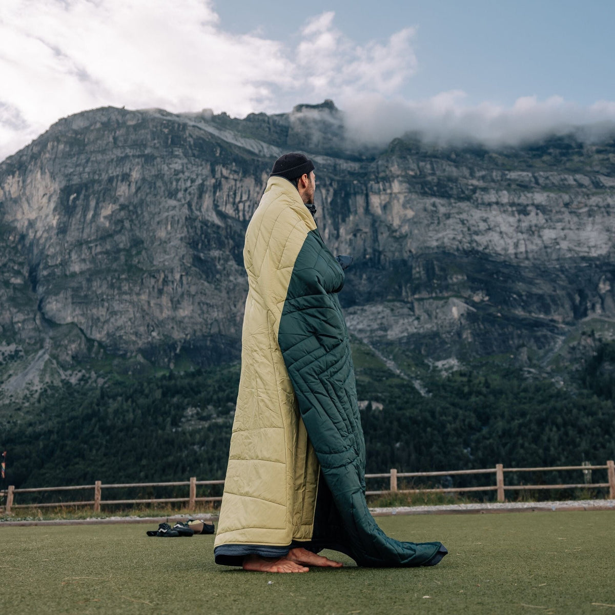 VOITED Slumber Zip Sack Blanket - Green Gabels / Dusty Sand