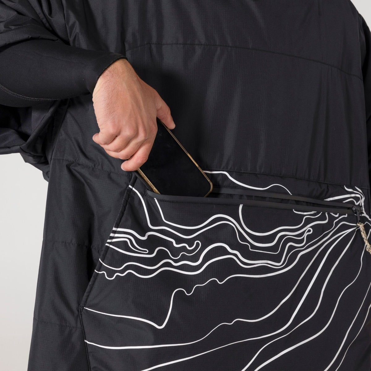 VOITED Outdoor Poncho for Surfing, Camping, Vanlife, Sailing & Wild Swimming - Apex Black