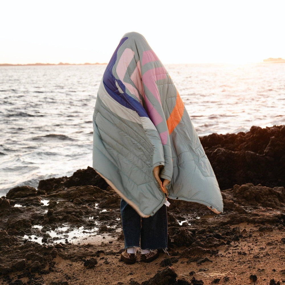 VOITED CloudTouch® Indoor/Outdoor Camping Blanket - Echo Bloom