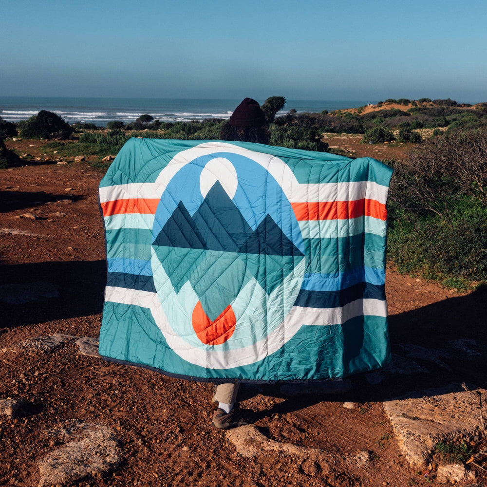 VOITED CloudTouch® Indoor/Outdoor Camping Blanket - Luna Creek