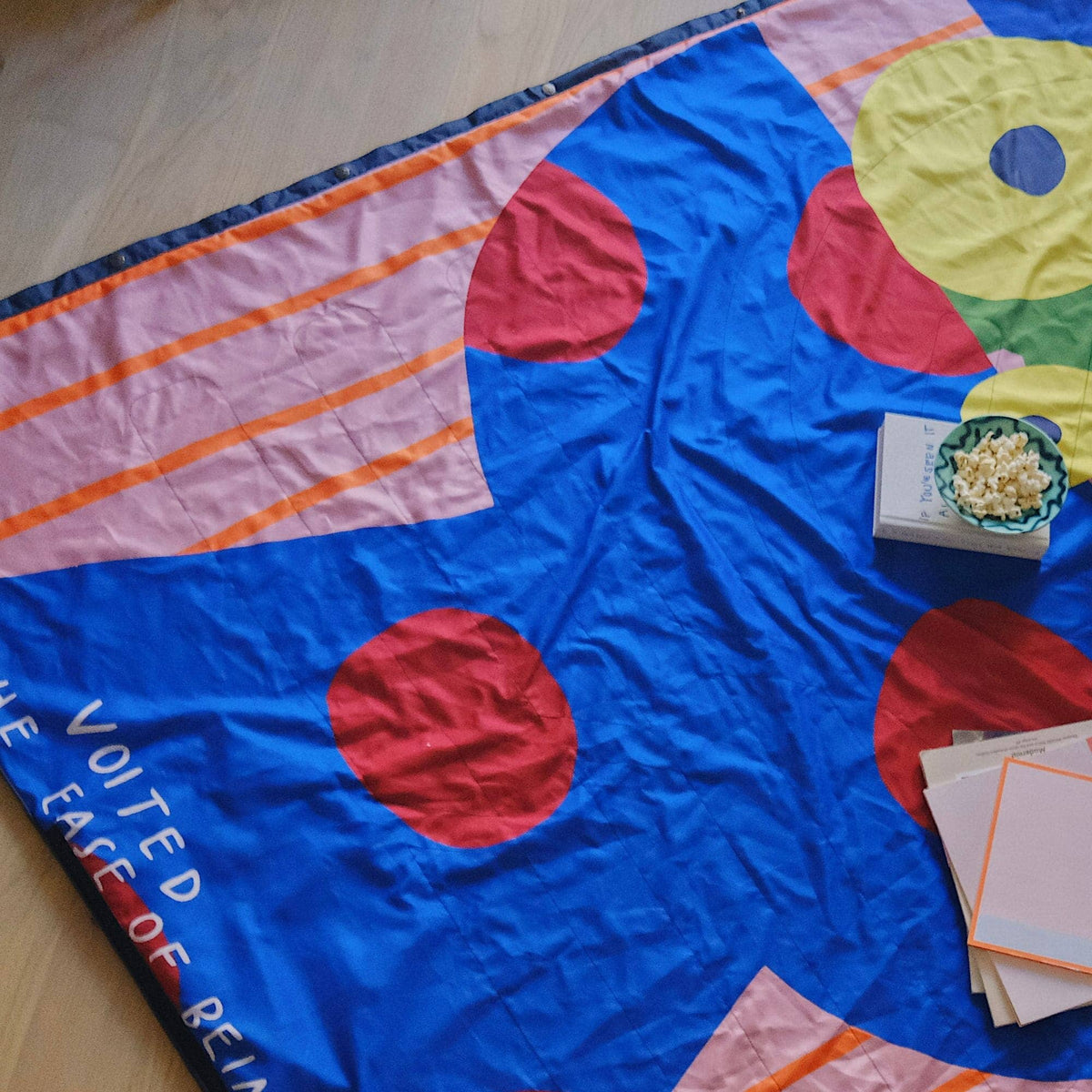 VOITED Compact Picnic & Beach Blanket - Bucket Full Of Sunshine