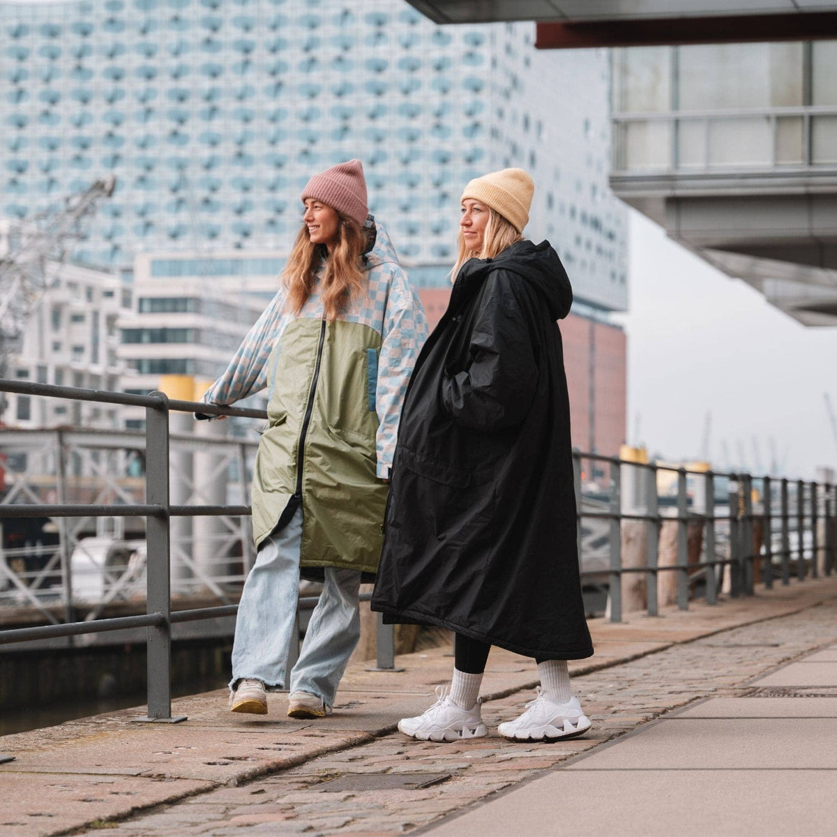 VOITED 3rd Edition Outdoor Changing Robe & Drycoat for Surfing, Camping, Vanlife & Wild Swimming - Black