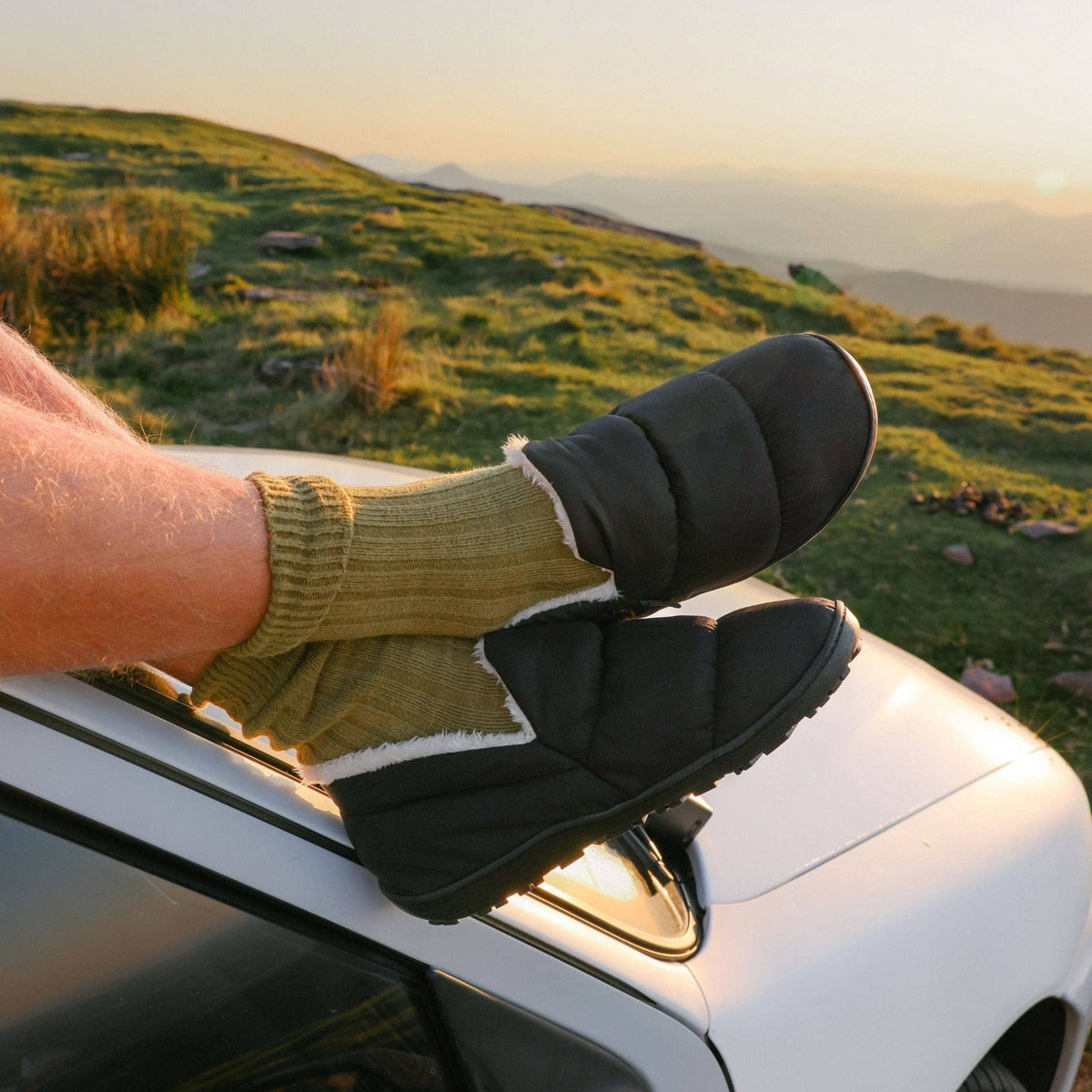 VOITED CloudTouch® Slippers - Lightweight, Indoor/Outdoor Fleece-Lined Camping Slippers - Black