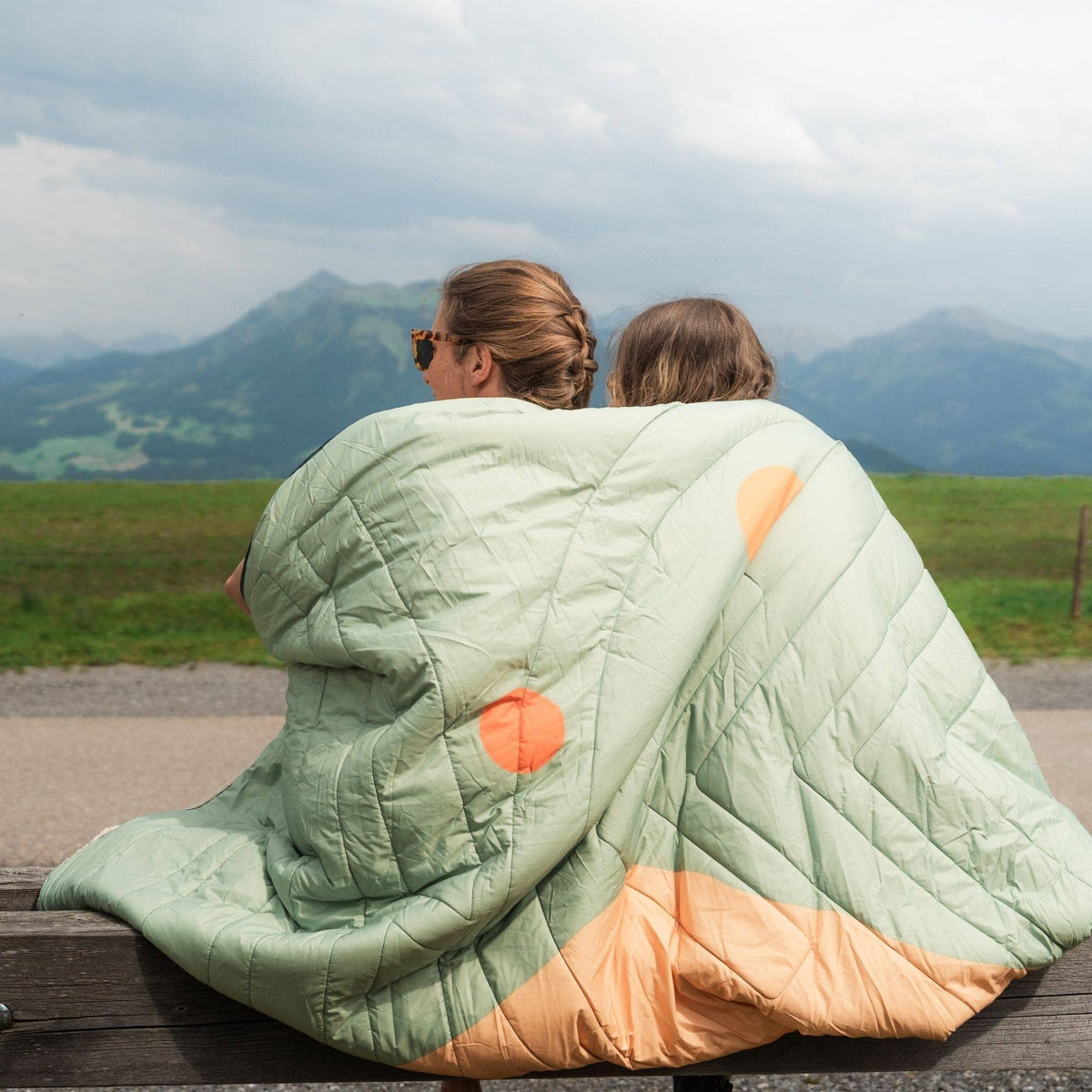 VOITED Queen CloudTouch® Indoor/Outdoor Camping Blanket - Jasper