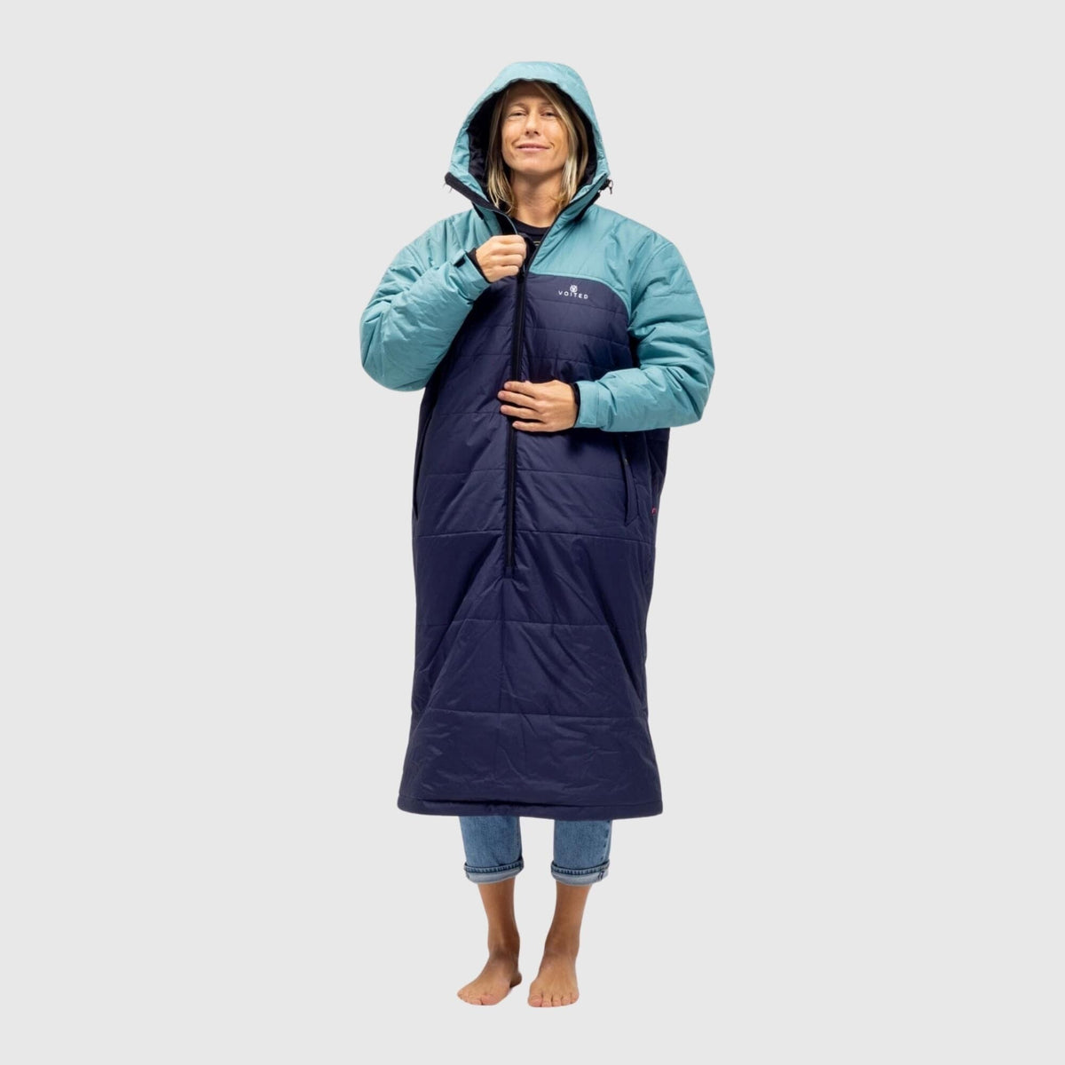 VOITED Premium Slumber Jacket for Camping, Vanlife & Indoor - Arcticblue / Graphite / Dustysand