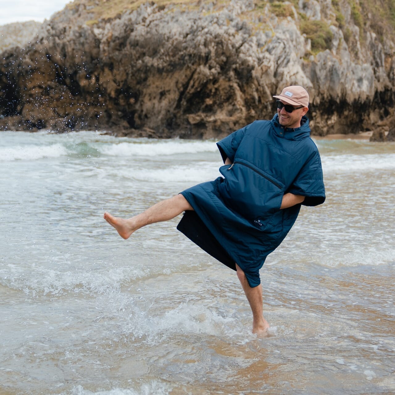 VOITED Surf Inspired Hooded Poncho with a Towel-Like Inside - An Tracks –  VOITED US