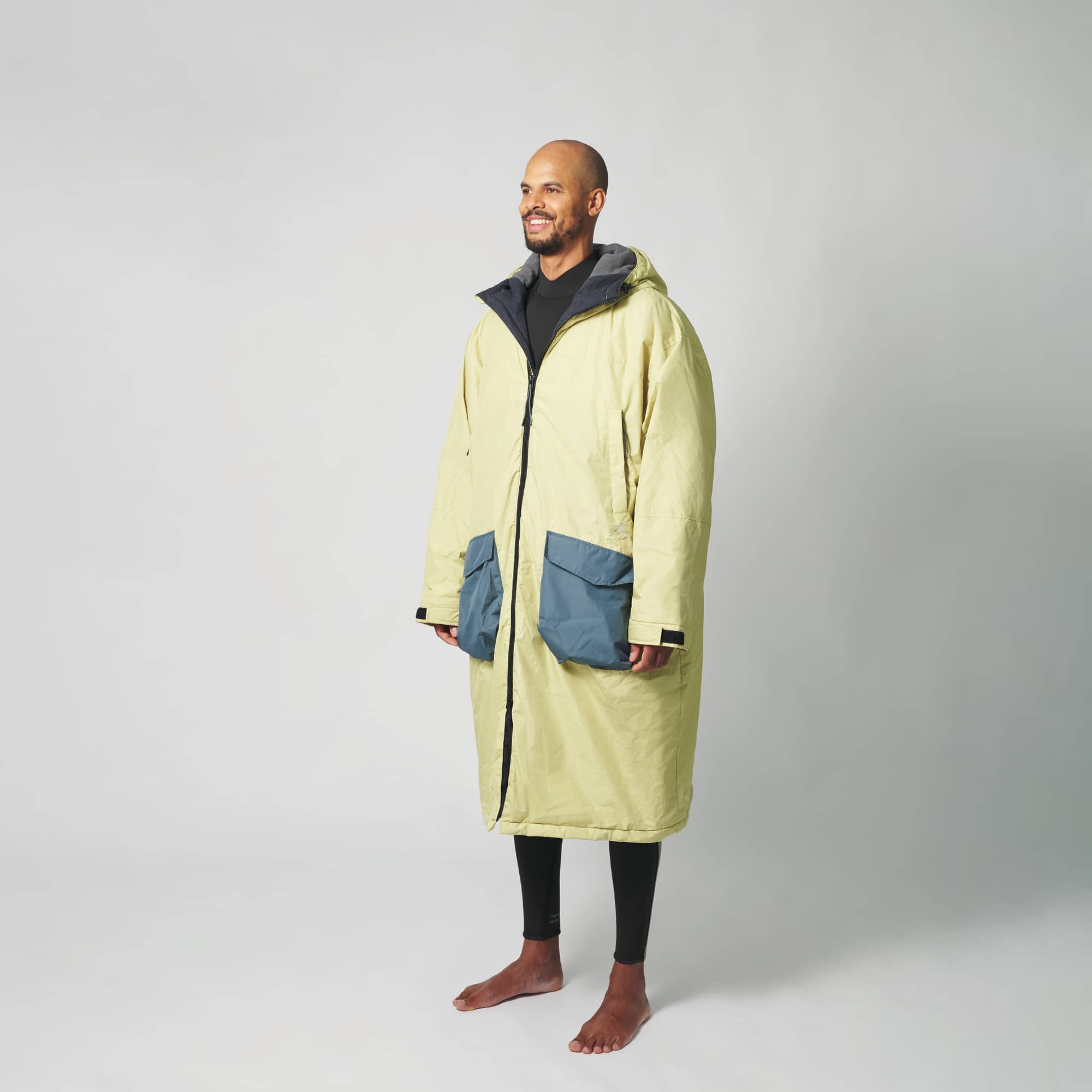 VOITED Stay Dry and Warm Outdoors with Changing Robes - Dusty Sand ...